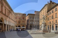 Statua di Luigi Galvani, Piazza Galvani, Bologna, Emilia-Romagna, Italy, Europe