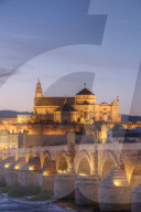 Roman Bridge (foreground), The Great Mosque (Mosquita) and Cathedral of Cordoba (background), UNESCO World Heritage Site, Cordob