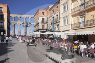 Street cafe, Roman Aqueduct, UNESCO World Heritage Site, Segovia, Castillia y Leon, Spain