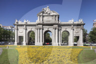 Puerta de Alcala Gate, Plaza de Indepencia, Madrid, Spain