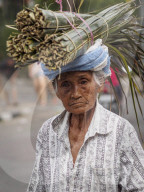 Old woman carries palm leaves on her head, Ubud, Bali, Indonesia, Southeast Asia, Asia