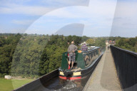 Narrow Boat, Pontcysyllte Aqueduct, UNESCO World Heritage Site, Llangollen, Dee Valley, Denbighshire, North Wales, Wales, UK