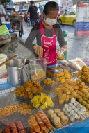 Street food on Phetchaburi Road, Bangkok, Thailand, Southeast Asia, Asia