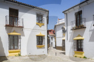 Traditional Spanish white washed houses near Plaza Duquesa de Parcent, Ronda, Andelusia, Spain, Europe