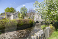 Riverside Cottages in Baslow in Springtime, Derbyshire Dales, Derbyshire, England, UK, Europe