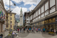 View of Parrocchiale SS Filippo e Giacomo and shopping area, Cortina d'Ampezzo, South Tyrol, Italian Dolomites, Italy, Europe