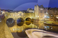 Pulteney Bridge on the River Avon floodlit at night, Bath, Somerset, England, United Kingdom, Europe