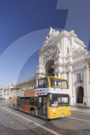 Sightseeing bus, Arco da Rua Augusta triumphal arch , Praca do Comercio, Baixa, Lisbon, Portugal