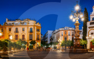 Plaza Virgen de los Reyes leading to Calle Mateos Gago at night, Seville, Andalusia, Spain
