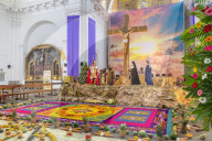 Vigil at the fifth weekend of Lent 2017 inside the church of the Escuela de Cristo in Antigua