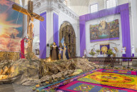 Vigil at the fifth weekend of Lent 2017 inside the church of the Escuela de Cristo in Antigua