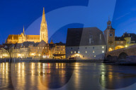 View to the Cathedral of Saint Peter, the Stone Bridge and the Bridge Tower at dusk, Regensburg, Bavaria, Germany, Europe