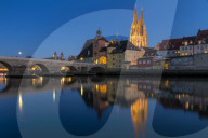 View to the Cathedral of Saint Peter, the Stone Bridge and the Bridge Tower at dusk, Regensburg, Bavaria, Germany, Europe