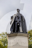 The King George VI memorial statue in Pall Mall in London, England, United Kingdom, Europe.