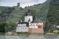 Pfalzgrafenstein Castle, Gutenfels Castle in background, River Rhine, Germany