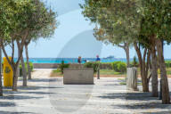 NEWS - Coronavirus: Touristen warten auf Einlass vor dem Bierkönig in Palma de Mallorca