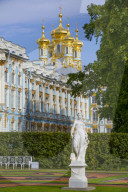 Garden Statue, Catherine's Palace (background), Tsarskoye Selo, Pushkin, UNESCO World Heritage Site, Russia