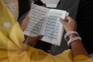 Woman reading Kuranic scriptures in Nizamuddin dergah, Delhi, India.