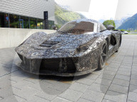 Recycle Art. Auto und Motorradteile ,Schrauben und Zahnraederzusammengeschweist . Bild : Ferrari Sportwagen 