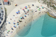 NEWS - Coronavirus: Polizei fliegt über die kalabrische Küste zu Beginn der Badesaison