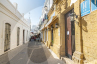 Medieval alley in the city center, Conil de la Frontera, Costa de la Luz, Cadiz Province, Andalusia, Spain