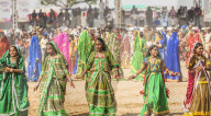 Female dancers at the openining ceromonny of the Pushkar Camel fair, Pushkar, Rajasthan, India, Asia,