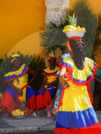 Palenqueras (fruit sellers), Old Town, Cartagena, Colombia, South America