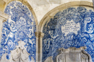Porto, Portugal Cathedral Azulejo tiles decoration. Se do Porto cloister with blue & white painted tin-glazed ceramic tiles.