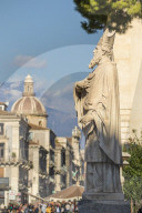 Favßades of the buildings at Via Etnea with view to Mount Etna in the background, Catania, Sicily, Italy, Europe