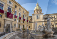 The Praetorian Fountain (Fontana Pretoria) and San Giuseppe dei Padri Teatini Church, Palermo, Sicily, Italy, Europe