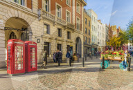 A street scene in Covent Garden, in London, England, United kingdom, Europe.
