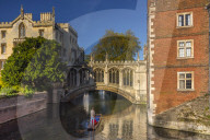 UK, England, Cambridgeshire, Cambridge, River Cam, St. John's College, Bridge of Sighs, Punting