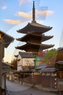 Yasaka Pagoda & Sannen Zaka Street in the morning in Higashiyama, Kyoto.