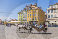 A horse drawn carriage in Castle Square in the old town, a UNESCO World Heritage site in Warsaw, Poland Europe.