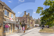 High street Broadway UK Cotswolds Broadway Cotswolds Worcestershire England UK GB EUrope