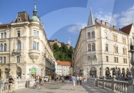 Ljubljana triple bridge to the old town and Ljubljana castle on Castle hill city centre Ljubljana Slovenia EU Europe