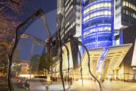 Asia, Japan, Tokyo, Roppongi, Roppongi Hills, Mori Tower building, Manan spider sculpture