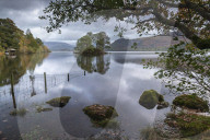 Early morning on the shores of Derwent Water in the Lake District National Park, Cumbria, England. Autumn (October 2018).