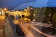 Night shot of Pulteney Bridge and the River Avon weir, Bath, Somerset, England. Summer (June) 2019.