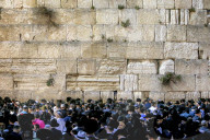 Prayers at the Western Wall during Pessah festival. Jerusalem, Israel.
