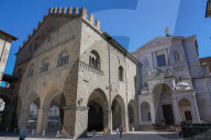 Piazza Duomo, Palazzo della Ragione and Bergamo Cathedral, Bergamo, Lombardia, Italy, Europe