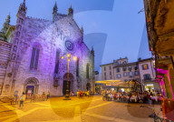 View of Duomo and restaurants in Piazza del Duomo at dusk, Como, Province of Como, Lake Como, Lombardy, Italy, Europe