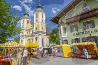 View of Chirch (Barocke Pfarrkirche) and market in St Johann, Austrian Alps, Tyrol, Austria, Europe