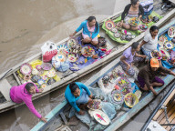 Local craftswomen selling their wares by canoe on Pacalpa CaÃ±o, Pacaya Samiria Reserve, Loreto, Peru.