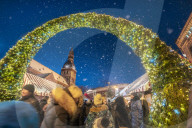 Christmass market and Riga Doms Cathedral at night in winter, Old Town, UNESCO World Heritage Site, Riga, Latvia, Europe
