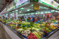 View of vegetable stall in busy market, Huangpu, Shanghai, China, Asia