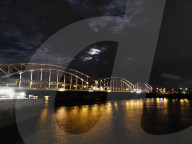FEATURE - Blutmond über Hamburg