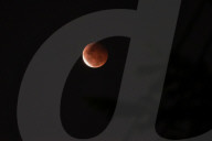 FEATURE - Superblutmond über Jakarta