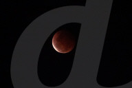 FEATURE - Superblutmond über Jakarta