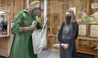 ROYALS - Köngin Mathilde besucht den Bioladen The Barn in Jette